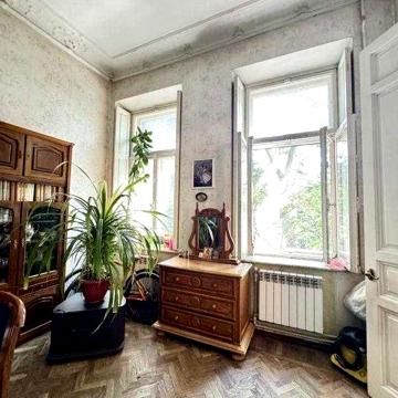 Продам  6-кімнатну квартиру в історичному центрі — вул. Льва Толстого