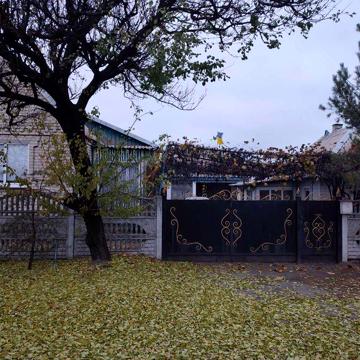 Продається подвіря,будинок з городом