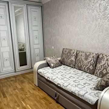 Оболонський р-н м Героїв Дніпра ЖК Яскравий вул Сімʼї Кульженків 31А