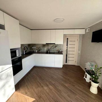 Продам 3-и кімнатну квартиру з авторським ремонтом на Ковалівці.