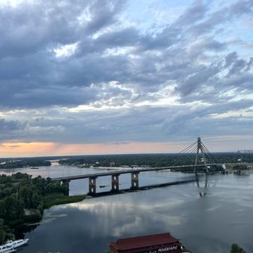 Набережно-Рибальська вул., 27
