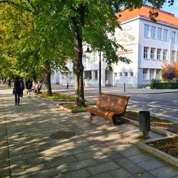 Здається в оренду 4х кім-на кв-ра поблизу Набережної та Обласною Ради