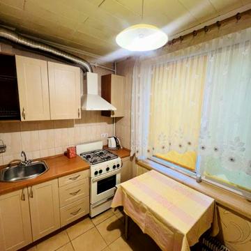 Продам квартиру возле метро Героев Труда, улица Акад.Павлова 162Е