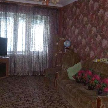 Продам 3-кімнатну квартиру, є гараж , підвал, та невеличка ділянка.