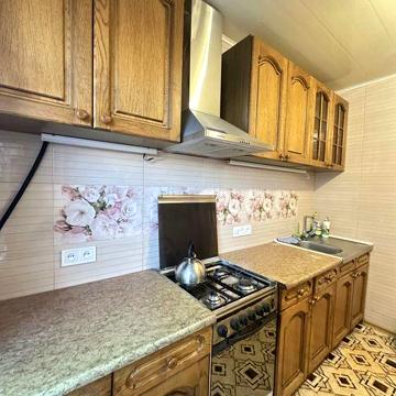 5 школа, 3 кімнатна 13000грн + комунальні платежі