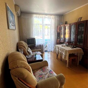 Продам 2-комнатную квартиру с гаражем на Кишиневской