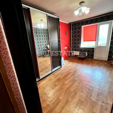 Тростянецька вул., 8