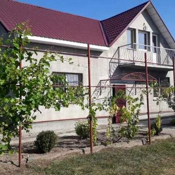 Продам затишний будинок в Старих Петрівцях біля лісу!