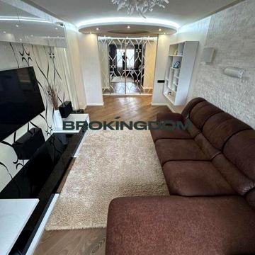 Продаж 3к квартиры 80 кв. м  на вул. Ващенко Григорія 5