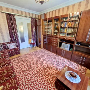 Володимирська вул., 19