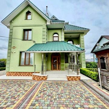 Продається 2-поверховий будинок