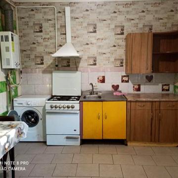 Здам півбудинку на богунії