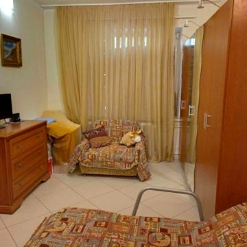 Продам квартиру на КПІ, 1й поверх, метро - 3мин.пішки