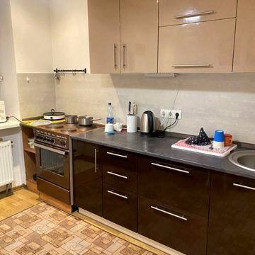 Простора однокімнатна біля Купави