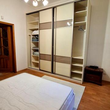 Довгострокова оренда 3к Квартира Верхратського вулиця