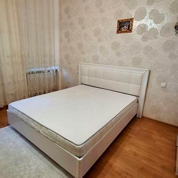 Довгострокова оренда 3к Квартира Верхратського вулиця