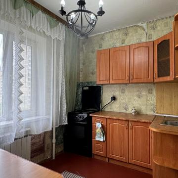 Миколи Ушакова вул., 16