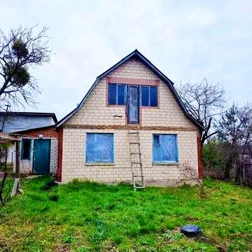 Продам будинок с. Калинівка(Макарівськийр-н.).Теплиця, колодязь,паркан