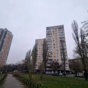 Долгосрочная аренда 3 комн.квартиры 86 кв.м. на Чоколовском бул.40