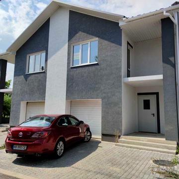 Продам дуплекс з гаражем та великою ділянкою в селі Якушинці