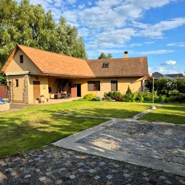 Довгострокова оренда будинка 118 кв.м. с басейном село Княжичі