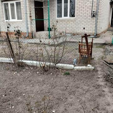 Продаємо половину будинку