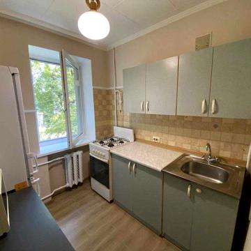 Куренівка, Петропавлівська 13/8 Оренда 1к. кв., є газ, низький поверх