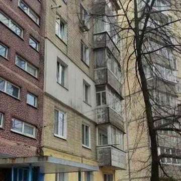 Продается 2-х комн квартира 2-й поверх Тополь Сильпо Шевченковский рай