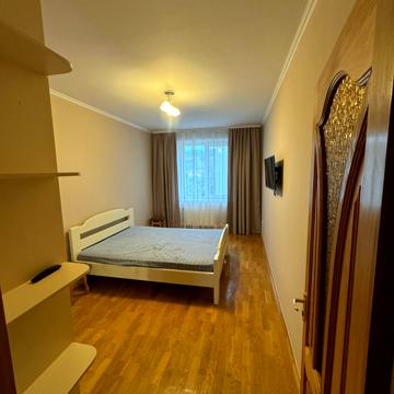 Степана Васильченка вул., 12