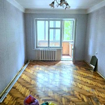 Українська вул., 8