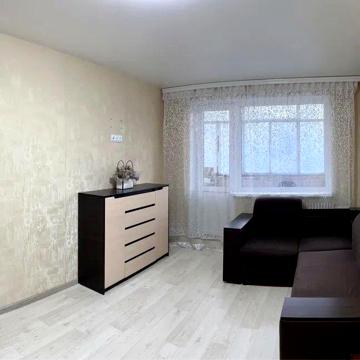 Героїв просп., 12