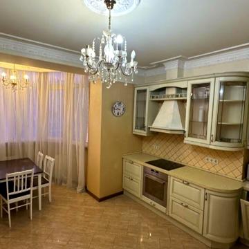 Вячеслава Чорновола вул., 25