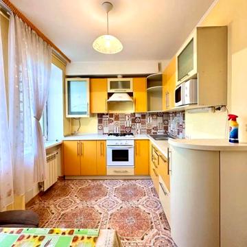 Продаж 4 кімнатної квартири з ремонтом. Автономне опалення!