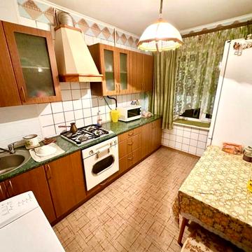 Продаж 3 кімнатної квартири в спальному районі