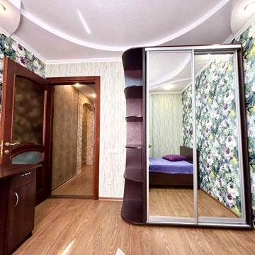 Продаж 4 кімнатної квартири в раоні Виставки 
ТЕРМІНОВО!!
