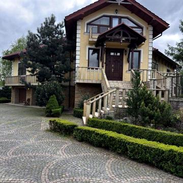 Приватний Будинок  з Басейном - вул. Приміська