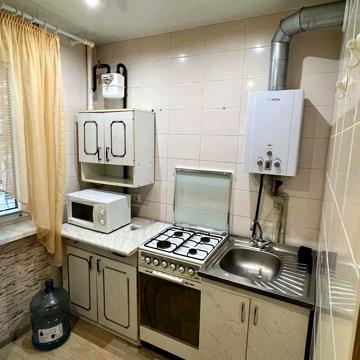 Богдана Хмельницького вул., 9