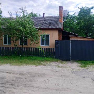 Продається пів будинку