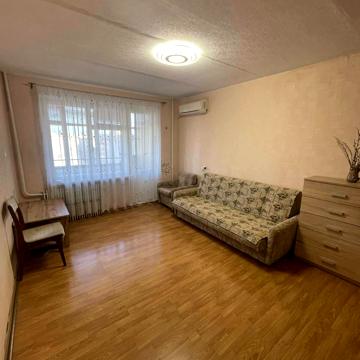 Тополина вул., 43