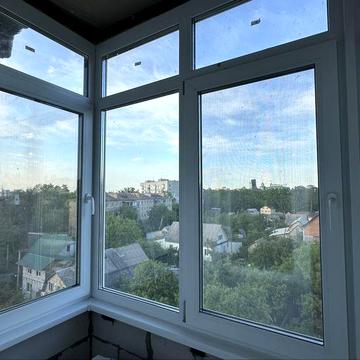 Двокімнатна в Центрі! Частковий ремонт!