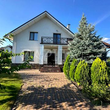 Космонавтів, 15