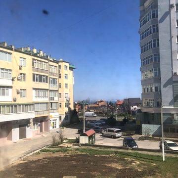 Продаю квартиру в новом доме с небольшим видом на море)
