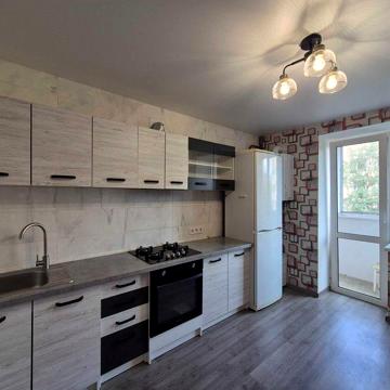 Поділ продаж 1-кімнатної квартири  новобудова 3/9цегла евро автономка