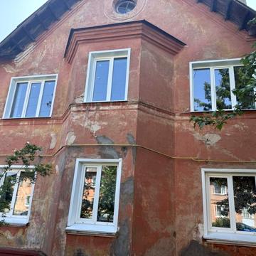 Продам  2х  кімнатну квартиру район Рокитне вул Саксаганского 5.