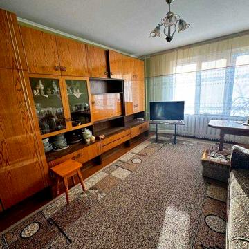 Квартира 3 кімнатна на будівельниках 1 поверх