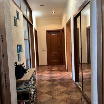 Продам квартиру 4-х кімнатну
