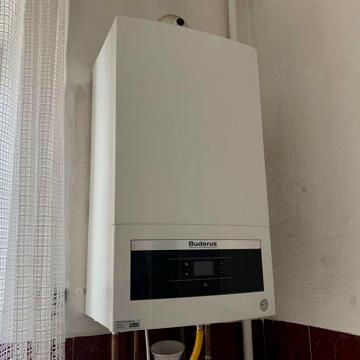 Оренда трикімнатна квартира з меблями і автономним опаленням