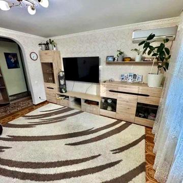 Здається 2-кімнатна квартира, на вул. Космодромна, 3
