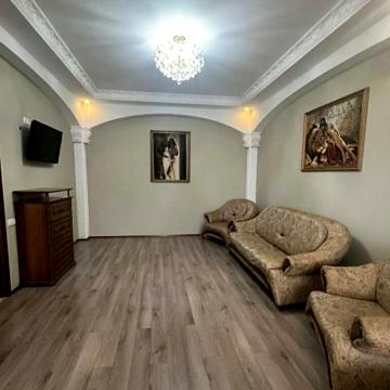 Літературна вул., 12