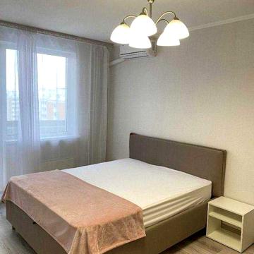 Сдам на длит. срок 1-к квартиру, 40 м², вулиця Надії Алексєєнко 108
